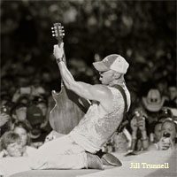 Kenny Chesney breaks Pink Floyd record