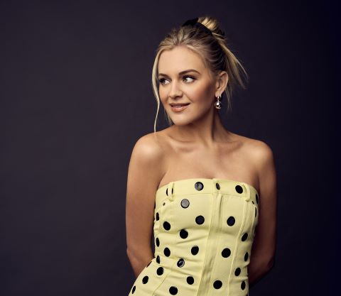Kelsea Ballerini cmt host
