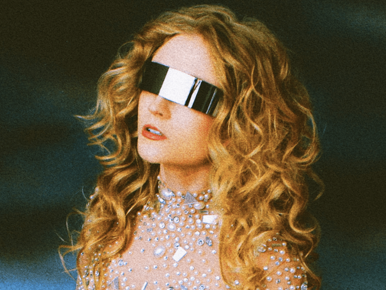 Janet Devlin's Houston - Maverick-country.com